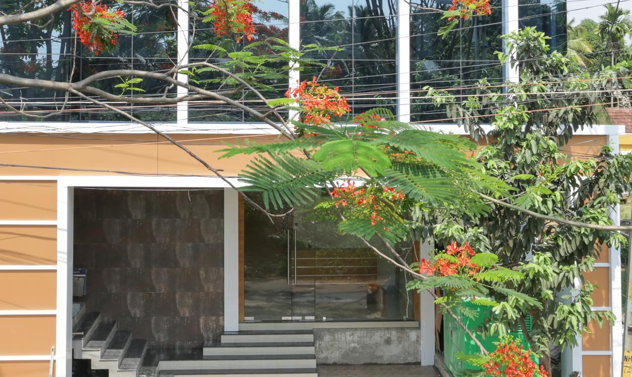 Treebo Trend Cmks Gulmohar Suites Kochi Luaran gambar