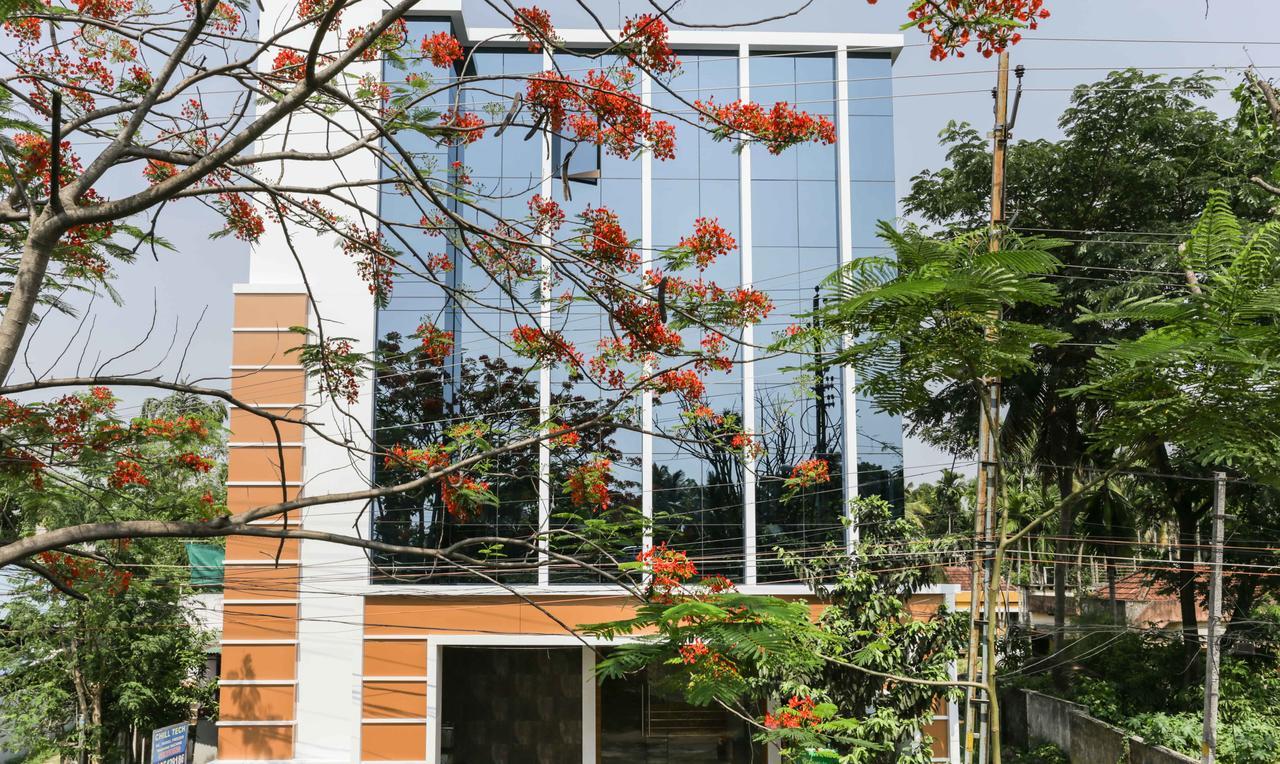 Treebo Trend Cmks Gulmohar Suites Kochi Luaran gambar